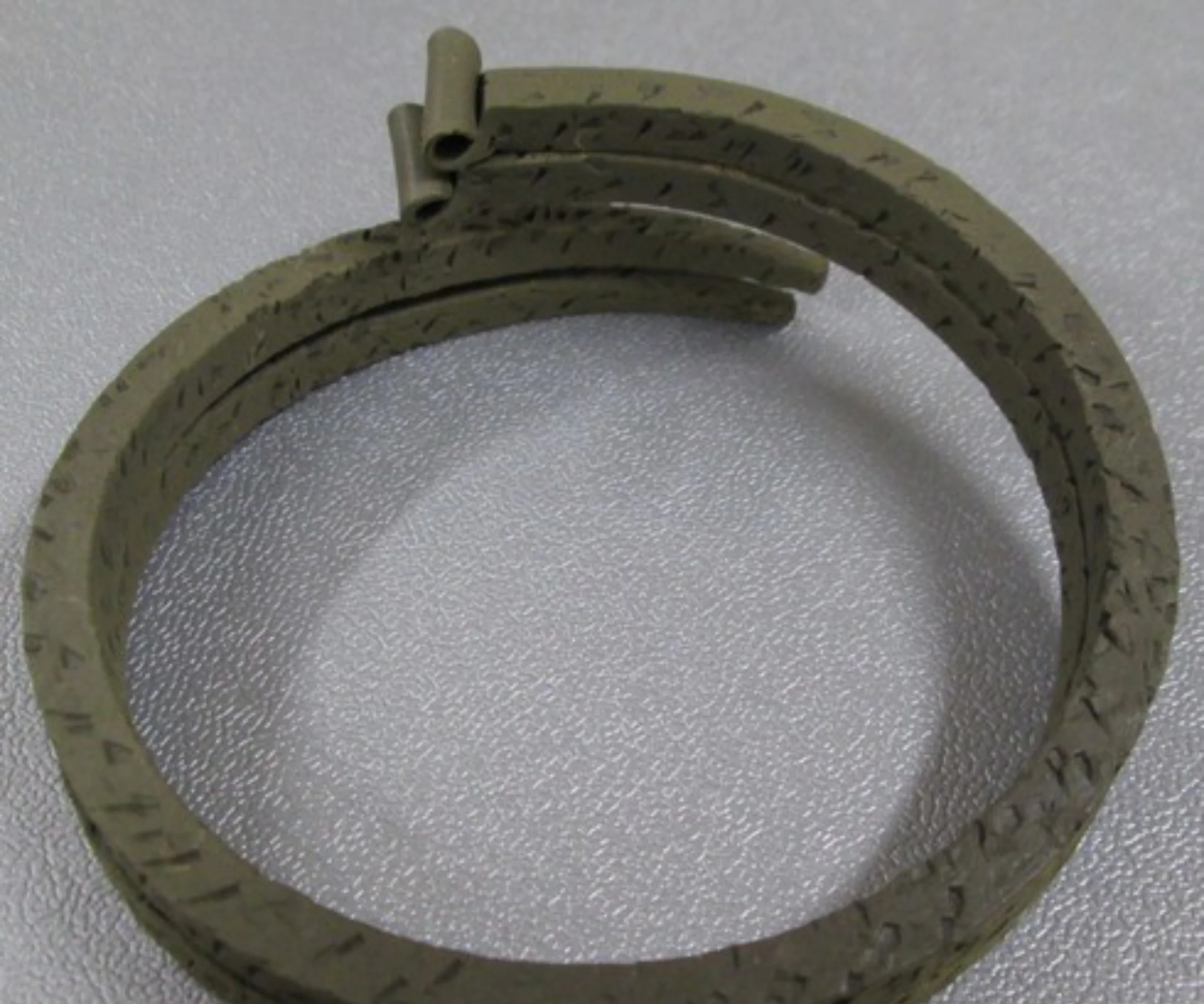 茶釜を持ち上げる際に引っ掛ける金物