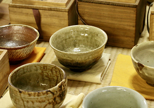 茶道具の茶碗が複数