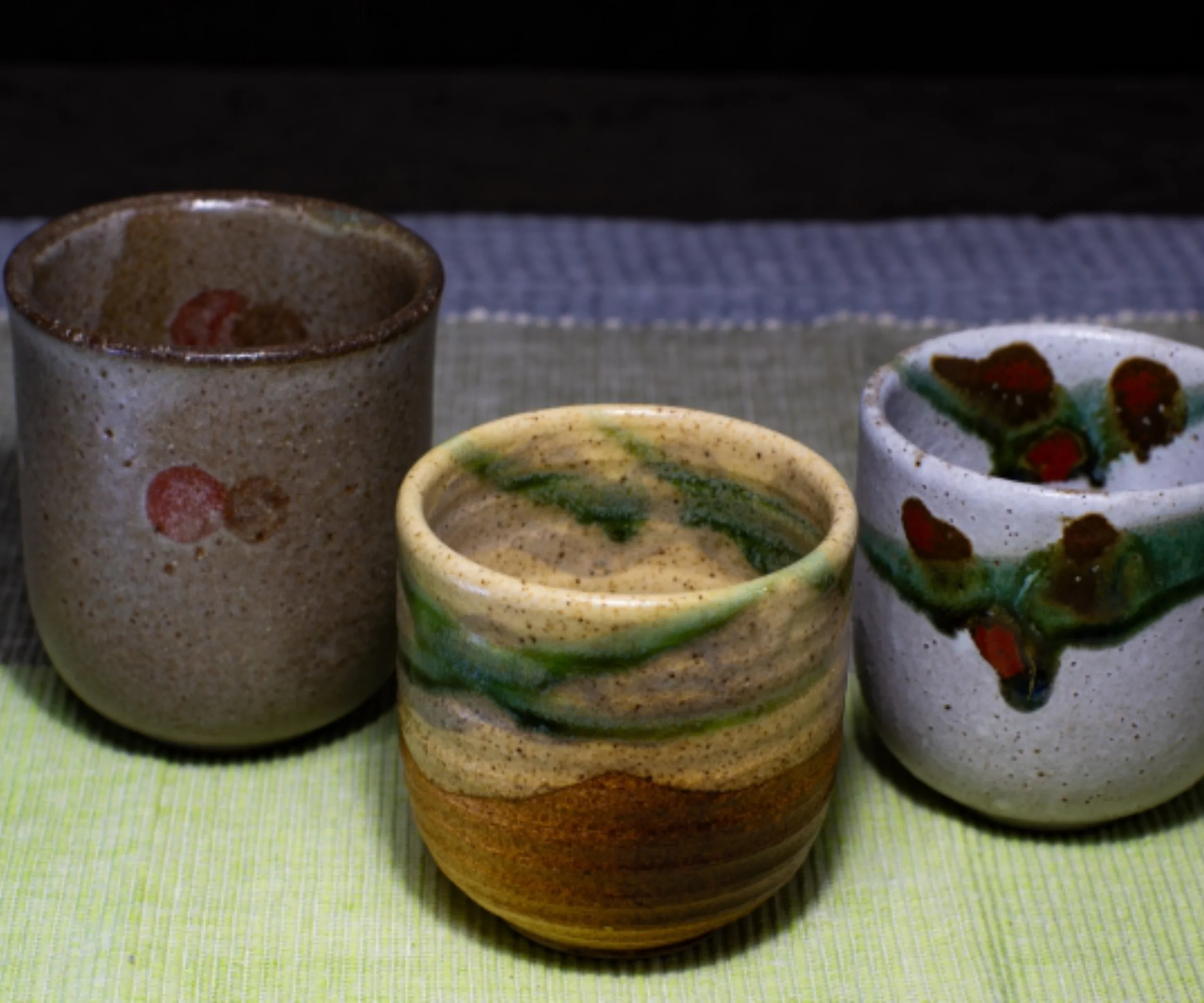 信楽焼の湯呑三個